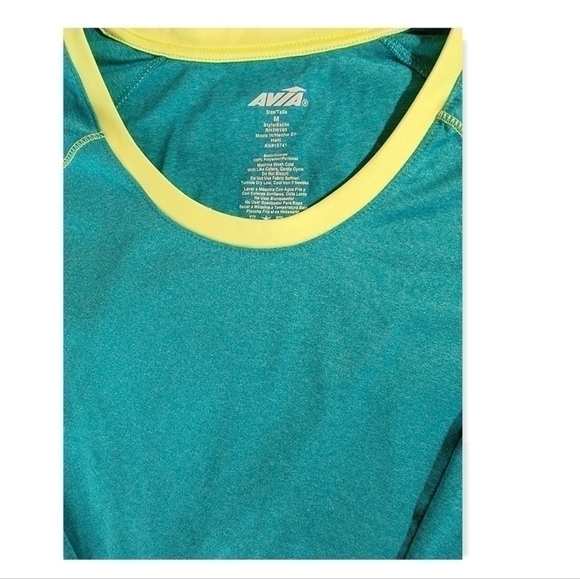 Avia Athletic Shirt With Thumb Holes - Picture 2 of 2